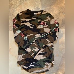 Men’s Hollister long-sleeved T-shirt size XS.